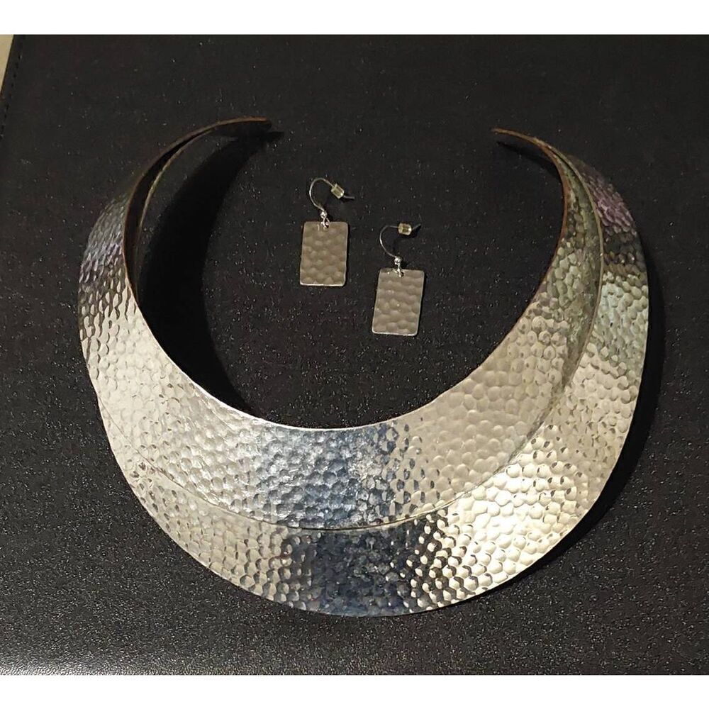Trendy Silver Hammered Texture Wide Cleopatra Collar Necklace & Earring Set